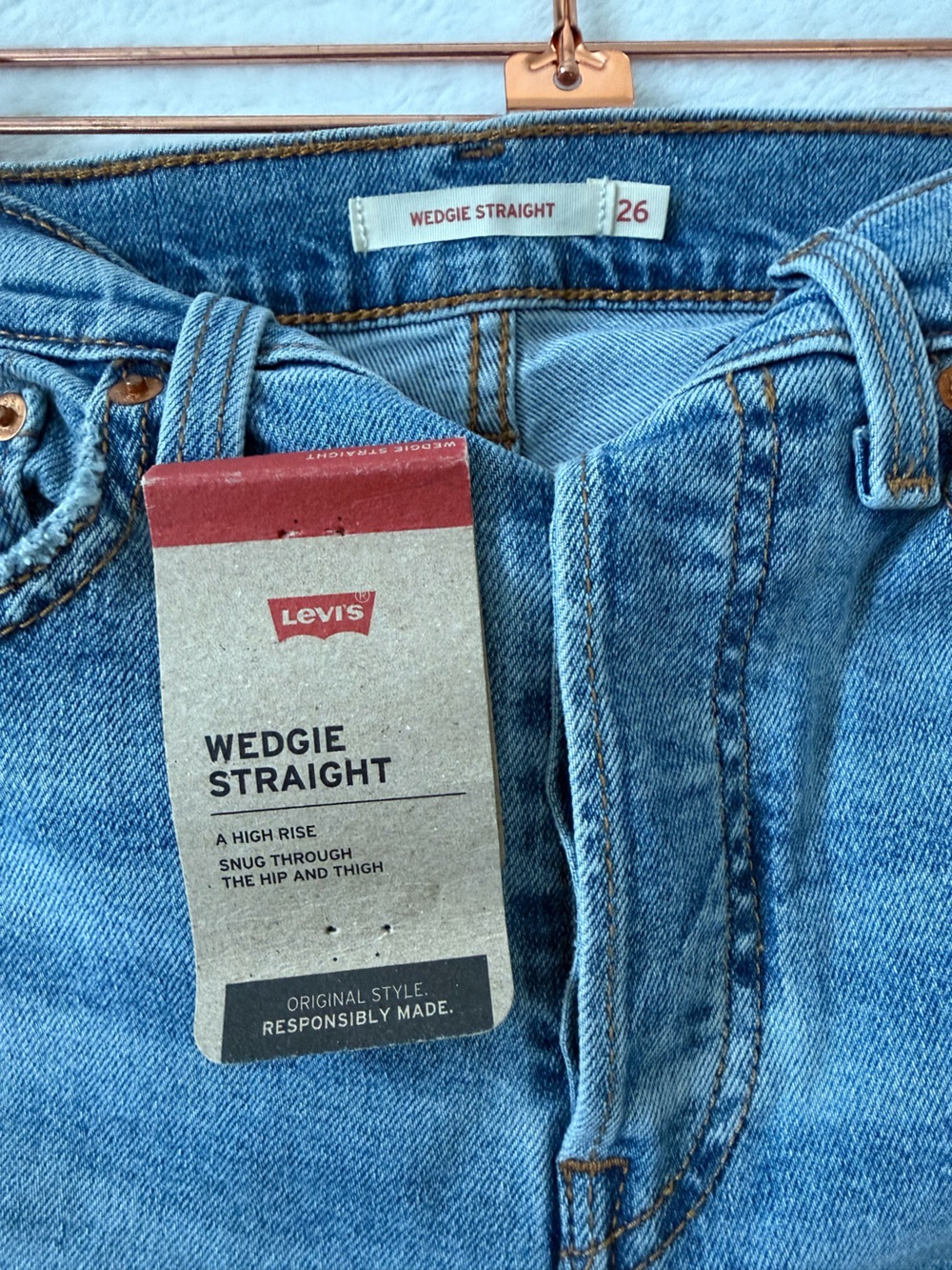 Levi’s Wedgie Straight Jeans Women’s Size 26 Light Wash Distressed Raw Hem - Picture 6 of 10